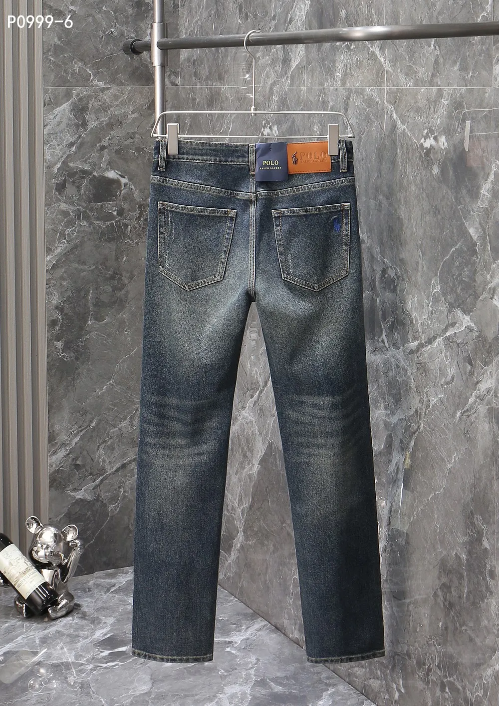 P230 POLO 2025 Autumn and Winter European Counter New Style, Super A Purchasing Level Overseas Trading Company Order Source, Top Original High-end Men's Customized Fashion Slim Small Straight Jeans 0999～6 Color: Heavy craftsmanship, fried sand and water, picture color Size: 29-40 Fabric: Denim washed jeans! Luxurious experience. Customer-supplied trade channel. The simple and charming classic trousers are made of customer-supplied denim. The texture is thick, comfortable and breathable. The high-quality tailoring is top-notch, and the overall design is very refined. The cuffing design on the inside and outside is perfect, and the use of poly-strand mechanical needle edge-sealing technology highlights the brand's luxurious inner charm. The brand logo is full and thick, and the chiseled buttons are thick and rigorous, bringing a new fashion taste to this mediocre trousers!  Excipients: Complete with three standards